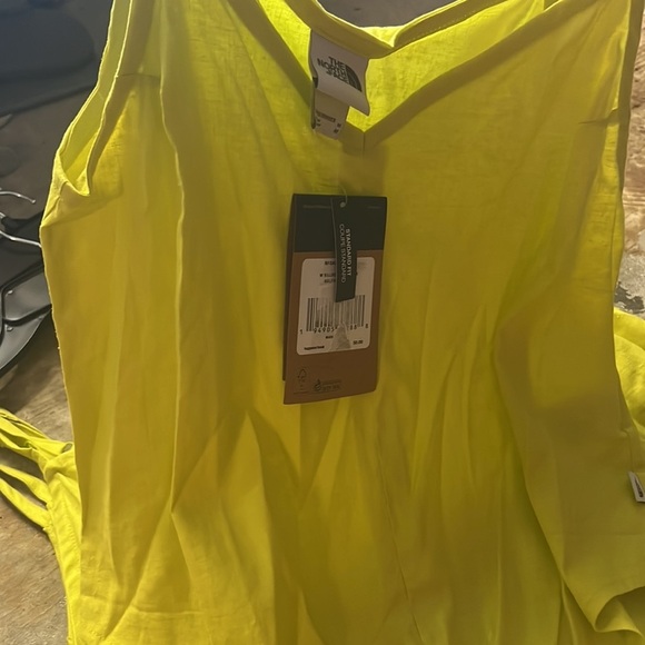 The North Face Hillrose Hemp Tank in Sulfur Spring Green - Picture 3 of 7